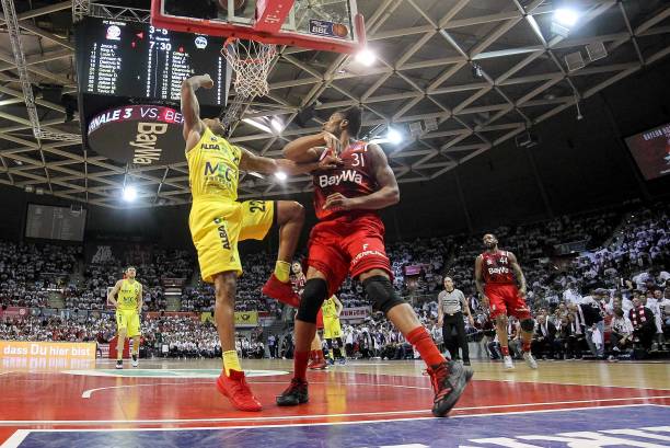 他的表现不 他的表现不