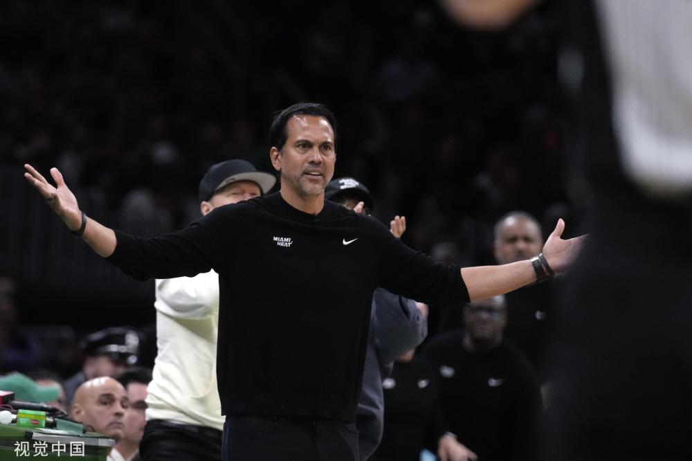 在禁区内的 在禁区内的