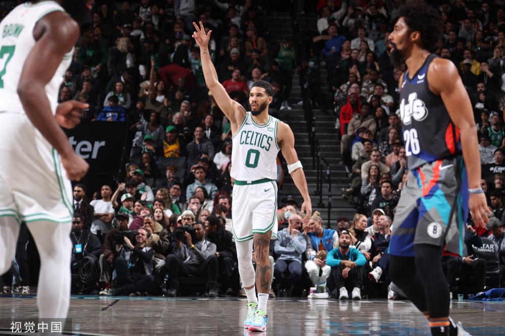 红旗同时升 红旗同时升